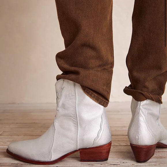 Free People New Frontier Western Boots Color Silver US 9.5/ EU 39.5 - Picture 1 of 10